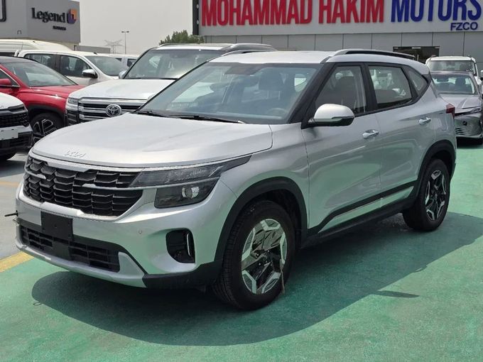Новый Kia Seltos I Рестайлинг, 1.5 л, 2025 в Дубае от Mohamed Hakim Motors Серебристый цвет. Other | AUTO.AE