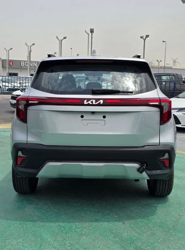 Новый Kia Seltos I Рестайлинг, 1.5 л, 2025 в Дубае от Mohamed Hakim Motors Серебристый цвет. Other | AUTO.AE