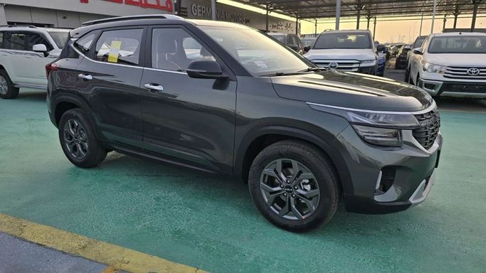 Новый Kia Seltos I, 1.6 л, 2024 в Дубае от Mohamed Hakim Motors Серый цвет. Китайская | AUTO.AE
