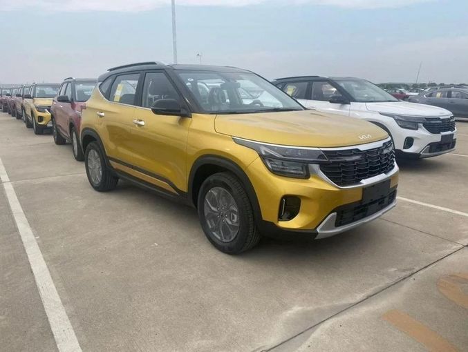 Новый Kia Seltos I, 1.6 л, 2025 в Дубае от Mohamed Hakim Motors Желтый цвет. Китайская | AUTO.AE