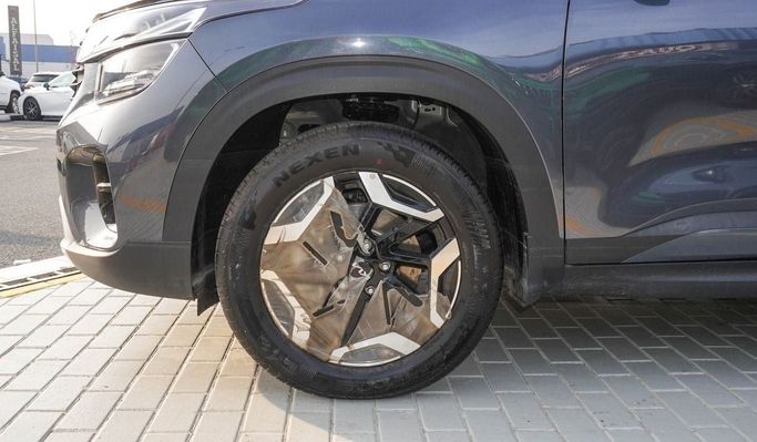 New Kia Seltos I Facelift, 1.6 l, 2024 in Dubai by Saad Idan Motors, Grey color. GCC Specs | AUTO.AE