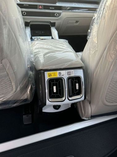Новый Kia Sorento IV Рестайлинг, 1.6 л, 2024 в Дубае от Mohamed Hakim Motors Белый цвет. Other | AUTO.AE