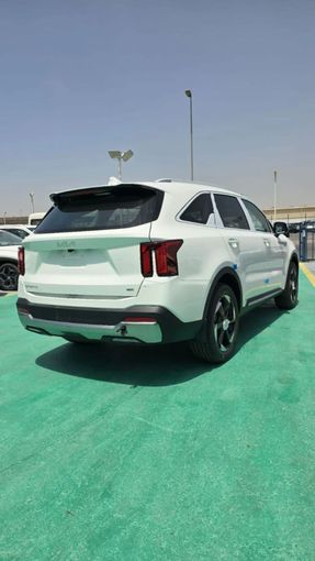 Новый Kia Sorento IV Рестайлинг, 2.5 л, 2025 в Дубае от Mohamed Hakim Motors Белый цвет. Other | AUTO.AE