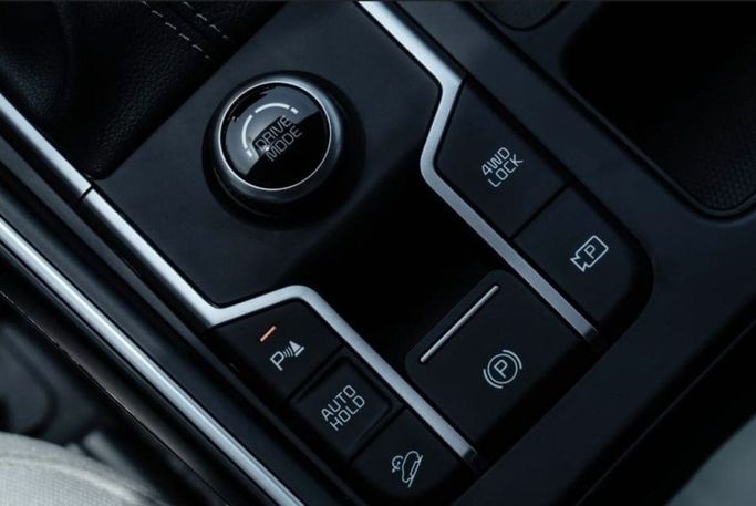 Новый Kia Sorento IV, 2.5 л, 2023 в Дубае от Mohamed Hakim Motors Белый цвет. Other | AUTO.AE
