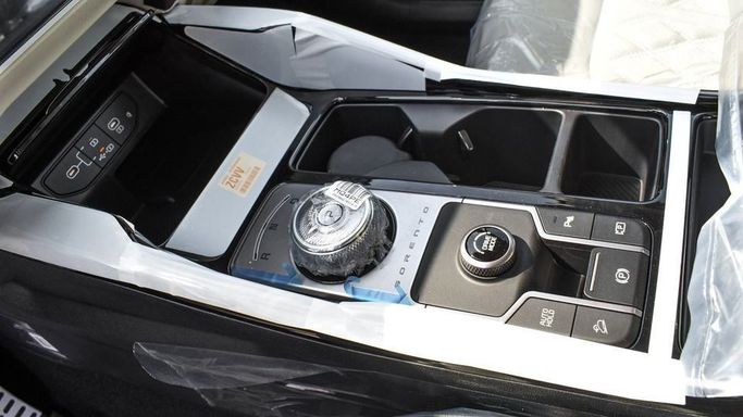 New Kia Sorento IV Facelift, 3.5 l, 2024 in Dubai by Najem Motors, White color. Other | AUTO.AE