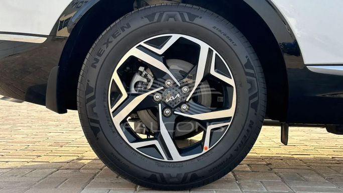 New Kia Sportage V, 1.5 l, 2024 in Dubai by Falcons GT Motors FZCO, White color. Other | AUTO.AE