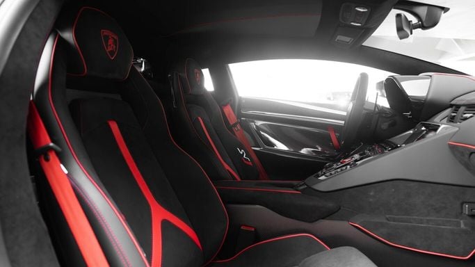 Lamborghini Aventador SVJ I Рестайлинг, 2022 купе спорт класса в Дубае от AVA car rental синий цвет | AUTO.AE