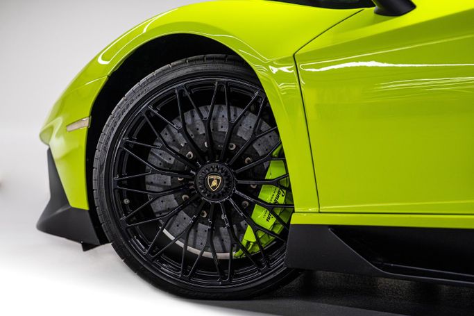 Подержанный Lamborghini Aventador I Рестайлинг, 6.5 л, 2017 в Дубае от PUPIL OF FATE MOTORS Желтый цвет. GCC | AUTO.AE