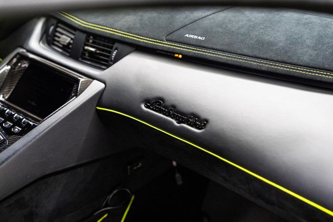 Подержанный Lamborghini Aventador I Рестайлинг, 6.5 л, 2017 в Дубае от PUPIL OF FATE MOTORS Желтый цвет. GCC | AUTO.AE