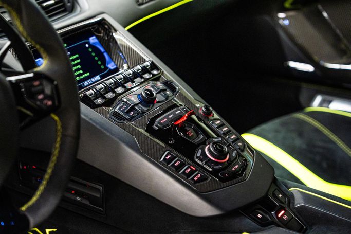 Подержанный Lamborghini Aventador I Рестайлинг, 6.5 л, 2017 в Дубае от PUPIL OF FATE MOTORS Желтый цвет. GCC | AUTO.AE