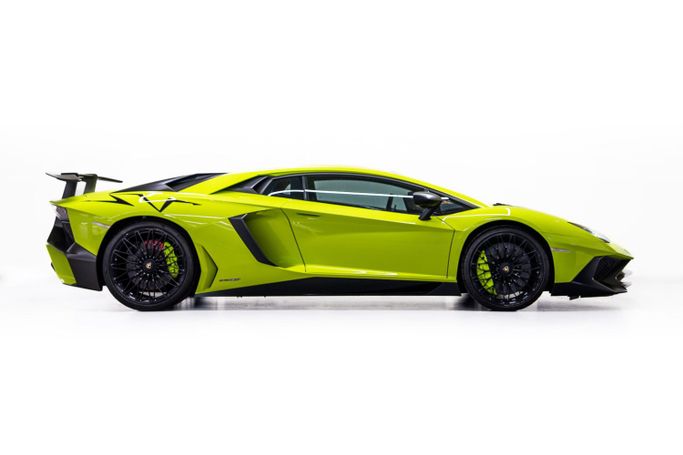 Подержанный Lamborghini Aventador I Рестайлинг, 6.5 л, 2017 в Дубае от PUPIL OF FATE MOTORS Желтый цвет. GCC | AUTO.AE