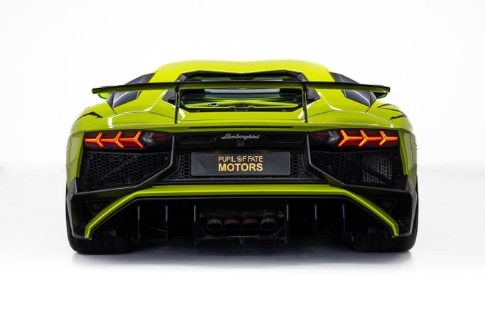 Подержанный Lamborghini Aventador I Рестайлинг, 6.5 л, 2017 в Дубае от PUPIL OF FATE MOTORS Желтый цвет. GCC | AUTO.AE