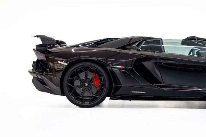 Подержанный Lamborghini Aventador SVJ I Рестайлинг, 6.5 л, 2020 в Дубае от PUPIL OF FATE MOTORS Черный цвет. Европейская | AUTO.AE