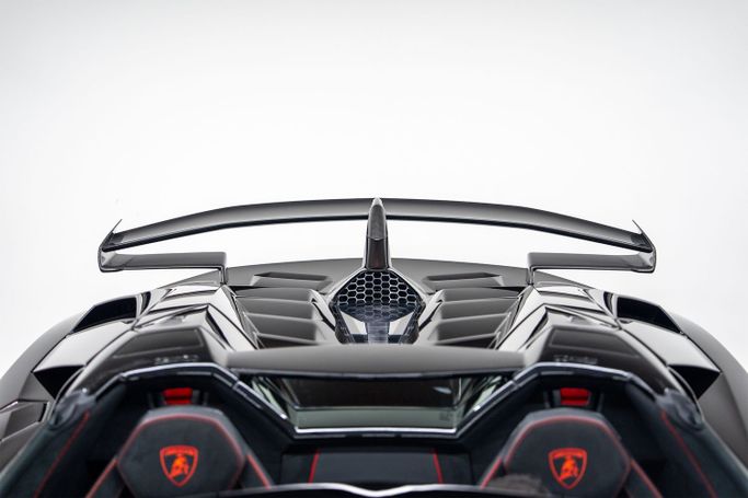 Подержанный Lamborghini Aventador SVJ I Рестайлинг, 6.5 л, 2020 в Дубае от PUPIL OF FATE MOTORS Черный цвет. Европейская | AUTO.AE
