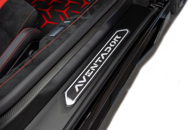 Подержанный Lamborghini Aventador SVJ I Рестайлинг, 6.5 л, 2020 в Дубае от PUPIL OF FATE MOTORS Черный цвет. Европейская | AUTO.AE