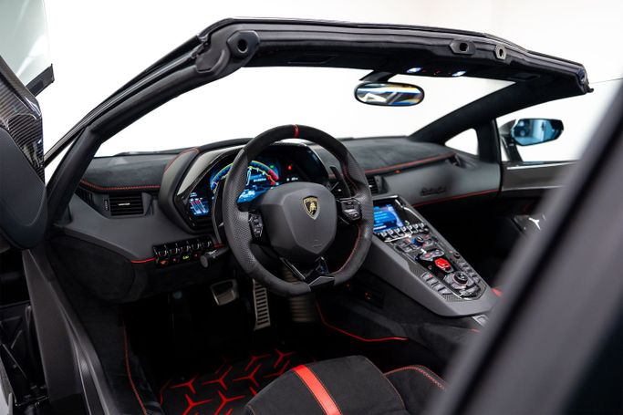 Подержанный Lamborghini Aventador SVJ I Рестайлинг, 6.5 л, 2020 в Дубае от PUPIL OF FATE MOTORS Черный цвет. Европейская | AUTO.AE