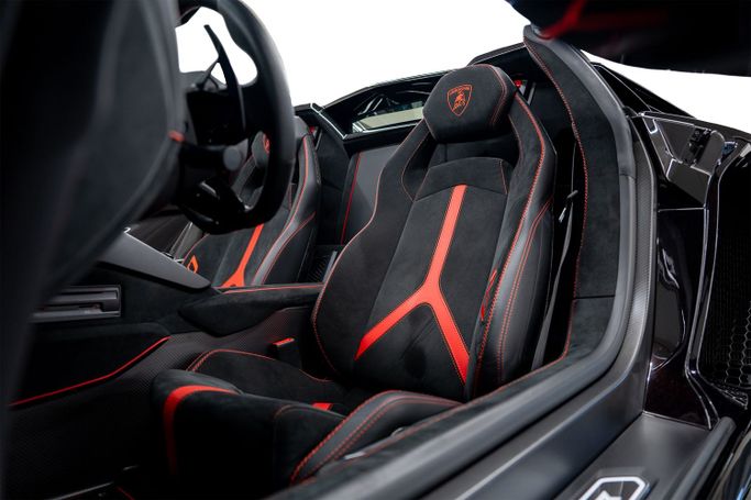 Подержанный Lamborghini Aventador SVJ I Рестайлинг, 6.5 л, 2020 в Дубае от PUPIL OF FATE MOTORS Черный цвет. Европейская | AUTO.AE