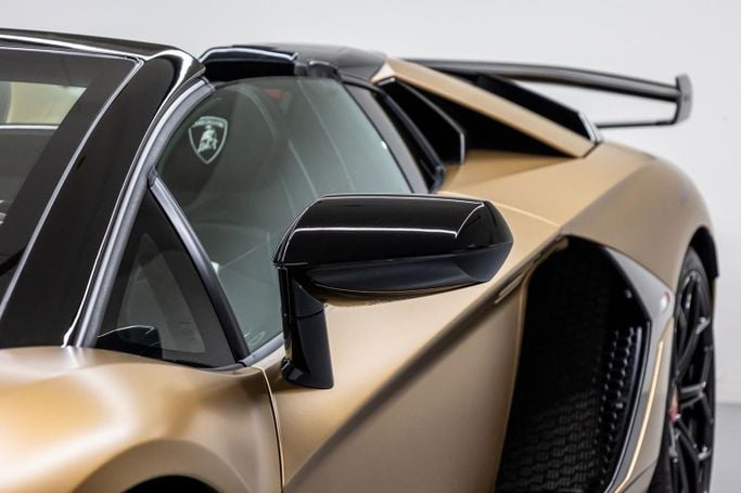 Подержанный Lamborghini Aventador SVJ I Рестайлинг, 6.5 л, 2021 в Дубае от PUPIL OF FATE MOTORS Золотистый цвет. Европейская | AUTO.AE