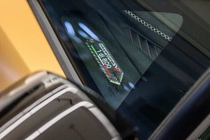 Подержанный Lamborghini Aventador SVJ I Рестайлинг, 6.5 л, 2021 в Дубае от PUPIL OF FATE MOTORS Золотистый цвет. Европейская | AUTO.AE
