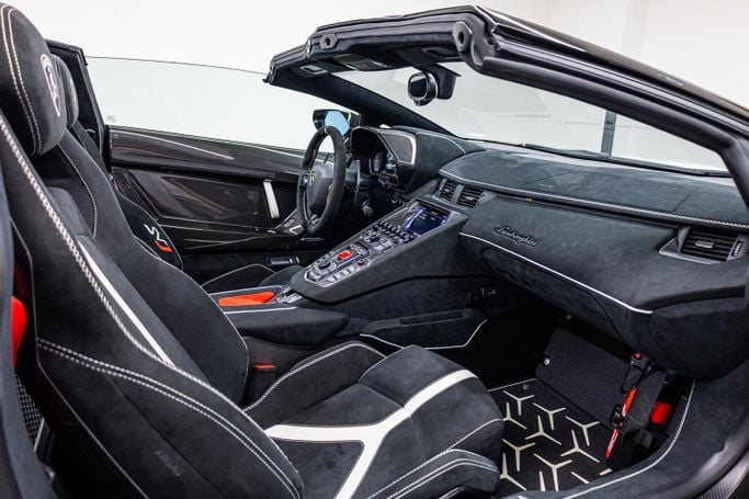 Подержанный Lamborghini Aventador SVJ I Рестайлинг, 6.5 л, 2021 в Дубае от PUPIL OF FATE MOTORS Золотистый цвет. Европейская | AUTO.AE