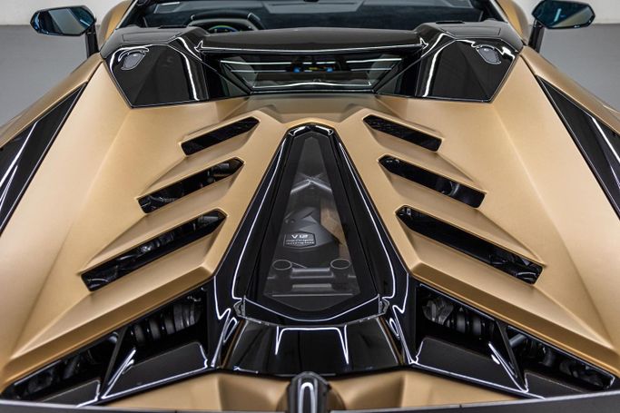 Подержанный Lamborghini Aventador SVJ I Рестайлинг, 6.5 л, 2021 в Дубае от PUPIL OF FATE MOTORS Золотистый цвет. Европейская | AUTO.AE