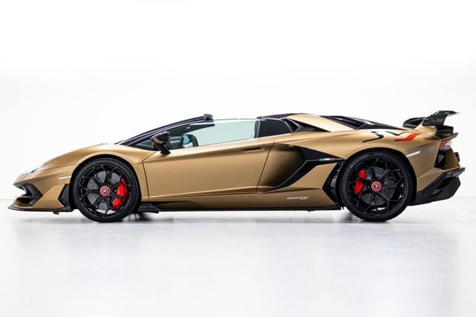 Подержанный Lamborghini Aventador SVJ I Рестайлинг, 6.5 л, 2021 в Дубае от PUPIL OF FATE MOTORS Золотистый цвет. Европейская | AUTO.AE