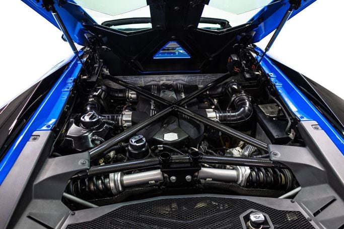 Подержанный Lamborghini Aventador LP750-4 Superveloce I, 6.5 л, 2016 в Дубае от PUPIL OF FATE MOTORS Синий цвет. GCC | AUTO.AE