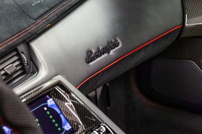 Подержанный Lamborghini Aventador LP750-4 Superveloce I, 6.5 л, 2016 в Дубае от PUPIL OF FATE MOTORS Синий цвет. GCC | AUTO.AE