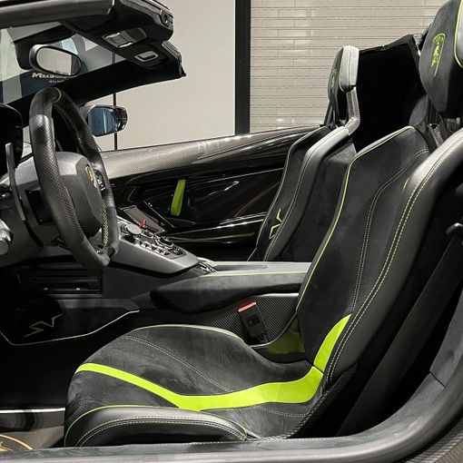 Подержанный Lamborghini Aventador LP750-4 Superveloce Roadster I, 6.5 л, 2016 в Дубае от AAA Motors Серебристый цвет. GCC | AUTO.AE