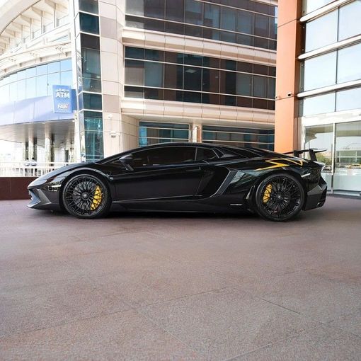 Подержанный Lamborghini Aventador SV I Рестайлинг, 6.5 л, 2017 в Дубае от Q Motors Черный цвет. GCC | AUTO.AE
