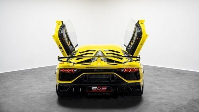 Used Lamborghini Aventador SVJ I Facelift, 6.5 l, 2020 in Dubai by Al Ain Class Motors, Yellow color. GCC Specs | AUTO.AE