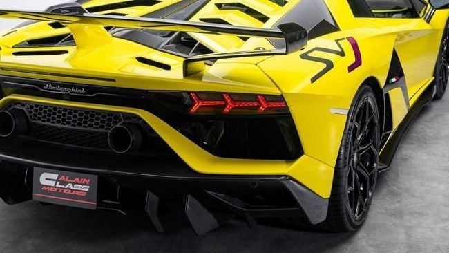 Used Lamborghini Aventador SVJ I Facelift, 6.5 l, 2019 in Dubai by Al Ain Class Motors, Yellow color. GCC Specs | AUTO.AE