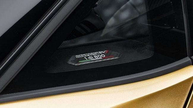 Подержанный Lamborghini Aventador SVJ I Рестайлинг, 6.5 л, 2021 в Дубае от Al Ain Class Motors Золотистый цвет. GCC | AUTO.AE