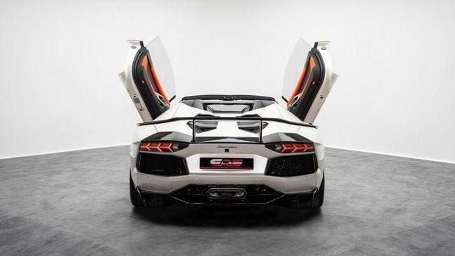 Used Lamborghini Aventador LP700-4 I, 6.5 l, 2015 in Dubai by Al Ain Class Motors, White color. GCC Specs | AUTO.AE