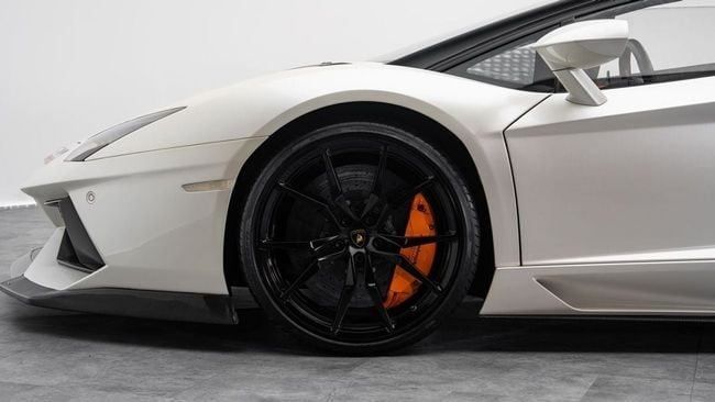 Used Lamborghini Aventador LP700-4 I, 6.5 l, 2015 in Dubai by Al Ain Class Motors, White color. GCC Specs | AUTO.AE