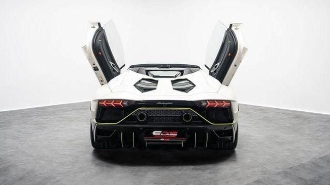 Used Lamborghini Aventador LP780-4 Ultimae I Facelift, 6.5 l, 2022 in Dubai by Al Ain Class Motors, White color. GCC Specs | AUTO.AE