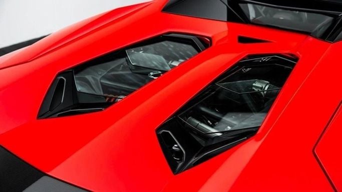 Подержанный Lamborghini Aventador I Рестайлинг, 6.5 л, 2021 в Дубае от Al Ain Class Motors Красный цвет. GCC | AUTO.AE