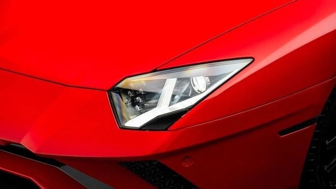 Подержанный Lamborghini Aventador I Рестайлинг, 6.5 л, 2021 в Дубае от Al Ain Class Motors Красный цвет. GCC | AUTO.AE