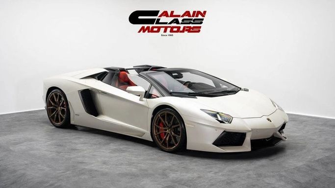 Подержанный Lamborghini Aventador LP700-4 I, 6.5 л, 2015 в Дубае от Al Ain Class Motors Белый цвет. GCC | AUTO.AE