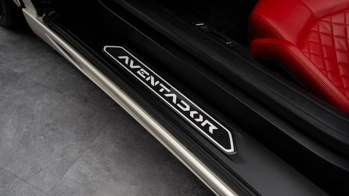 Подержанный Lamborghini Aventador LP700-4 I, 6.5 л, 2015 в Дубае от Al Ain Class Motors Белый цвет. GCC | AUTO.AE
