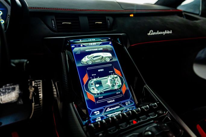 جديدة Lamborghini Centenario I, 6.5 l, 2017 في في دبي، اللون أسود. المواصفات الأوروبية | AUTO.AE