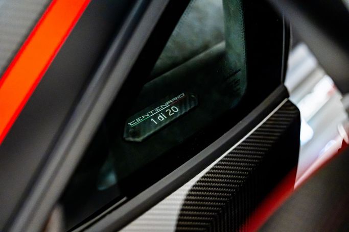 جديدة Lamborghini Centenario I, 6.5 l, 2017 في في دبي، اللون أسود. المواصفات الأوروبية | AUTO.AE