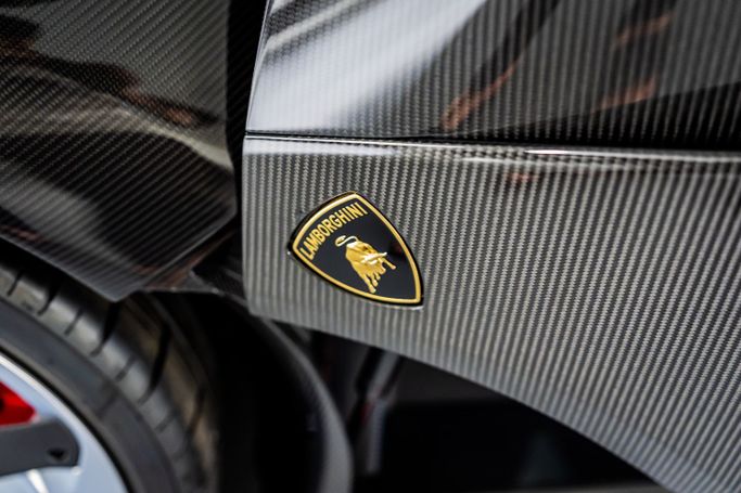 جديدة Lamborghini Centenario I, 6.5 l, 2017 في في دبي، اللون أسود. المواصفات الأوروبية | AUTO.AE