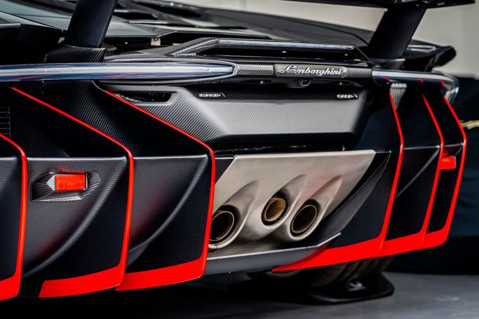 جديدة Lamborghini Centenario I, 6.5 l, 2017 في في دبي، اللون أسود. المواصفات الأوروبية | AUTO.AE
