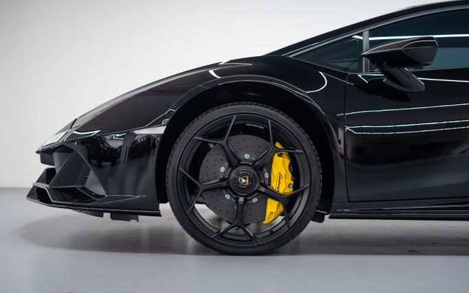 Lamborghini Huracán I, 2022 родстер спорт класса в Дубае от POF RENTAL черный цвет | AUTO.AE