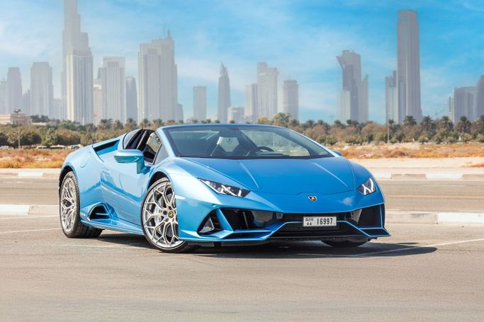 Lamborghini Huracán, 2024 родстер спорт класса в Дубае от POF RENTAL голубой цвет | AUTO.AE
