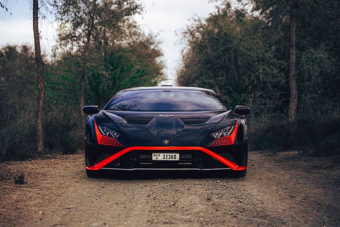 Lamborghini Huracán, 2022 родстер спорт класса в Дубае от POF RENTAL черный цвет | AUTO.AE