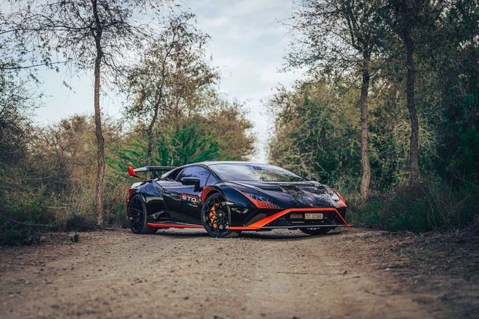 Lamborghini Huracán I, 2022 родстер спорт класса в Дубае от POF RENTAL черный цвет | AUTO.AE