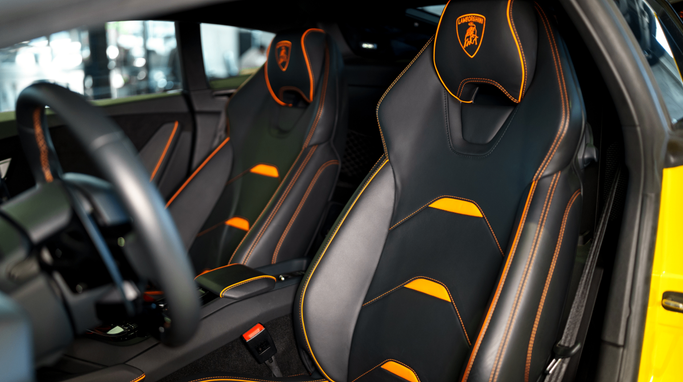 Lamborghini Huracán I, 2020 купе спорт класса в Дубае от DEIZ желтый цвет | AUTO.AE