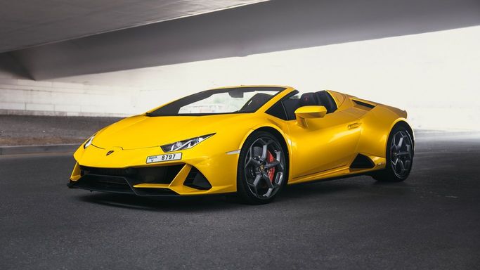 Lamborghini Huracán, 2022 родстер спорт класса в Дубае от AVA car rental желтый цвет | AUTO.AE